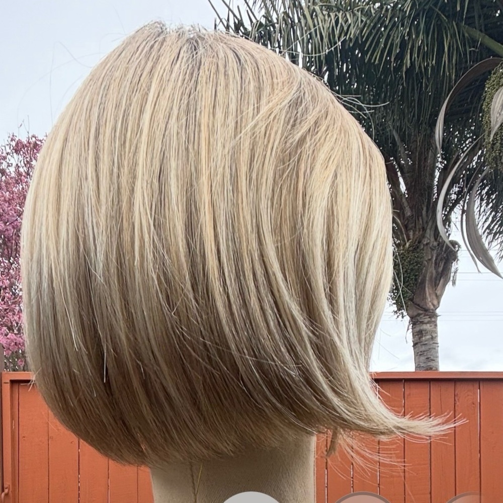 Jon Renau Blair short bob Wig color shaded praline 22FS8.